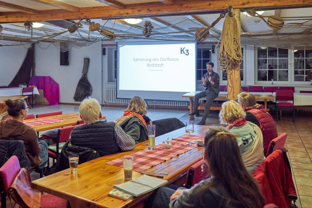 Vorstand Hannes Peinl präsentierte den stand der Projektentwicklung "Kulturwerft Bodstedt"